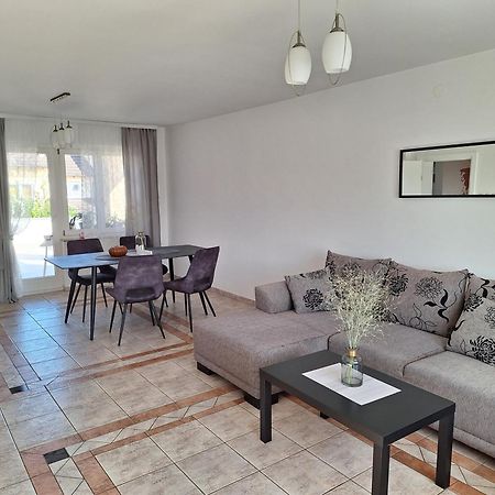Apartments Place4You 벨로바르 외부 사진